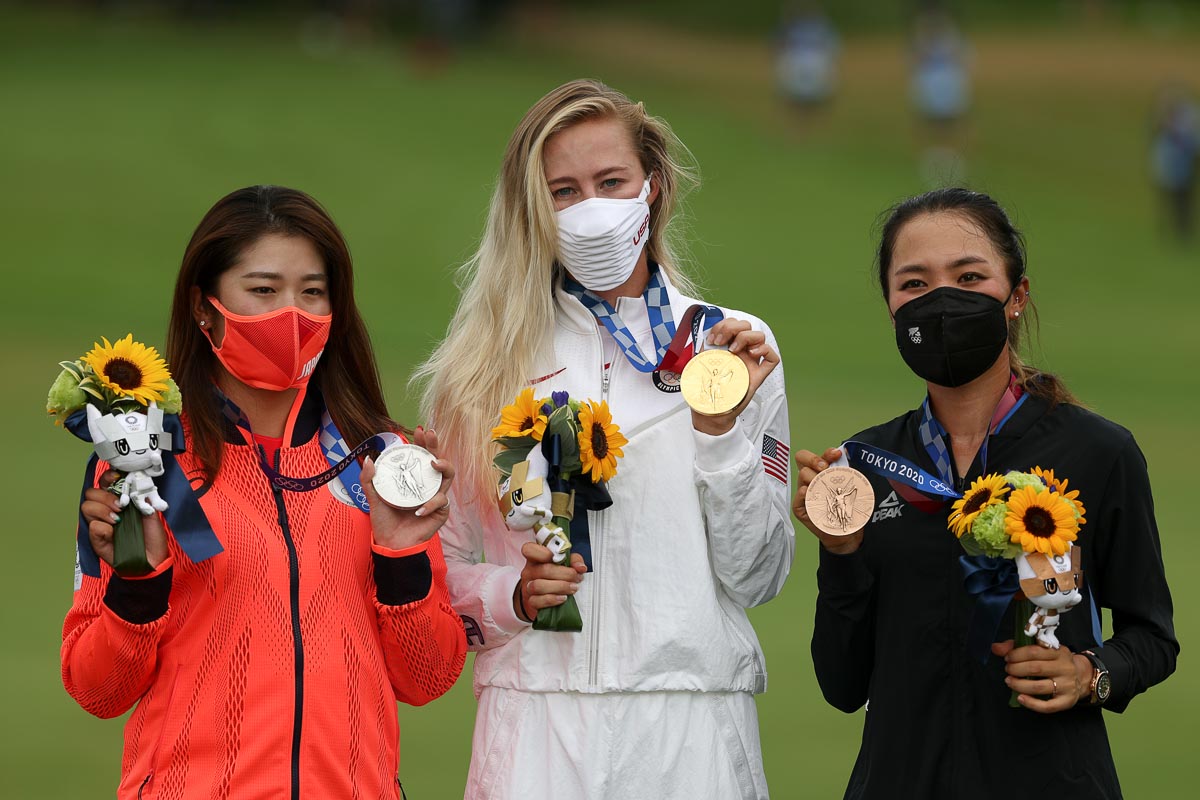 東京オリンピック銀メダルの稲見萌寧（左）　写真：Getty Images