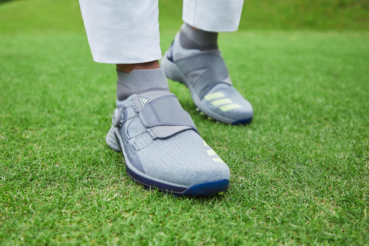 アッパーにはサステナブルな高撥水加工リサイクル素材を採用