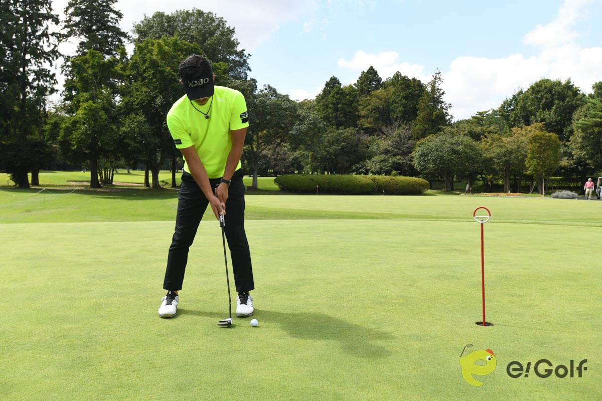 ストローク中は腹筋に力を入れておくと体全体をスムーズに動かしやすい