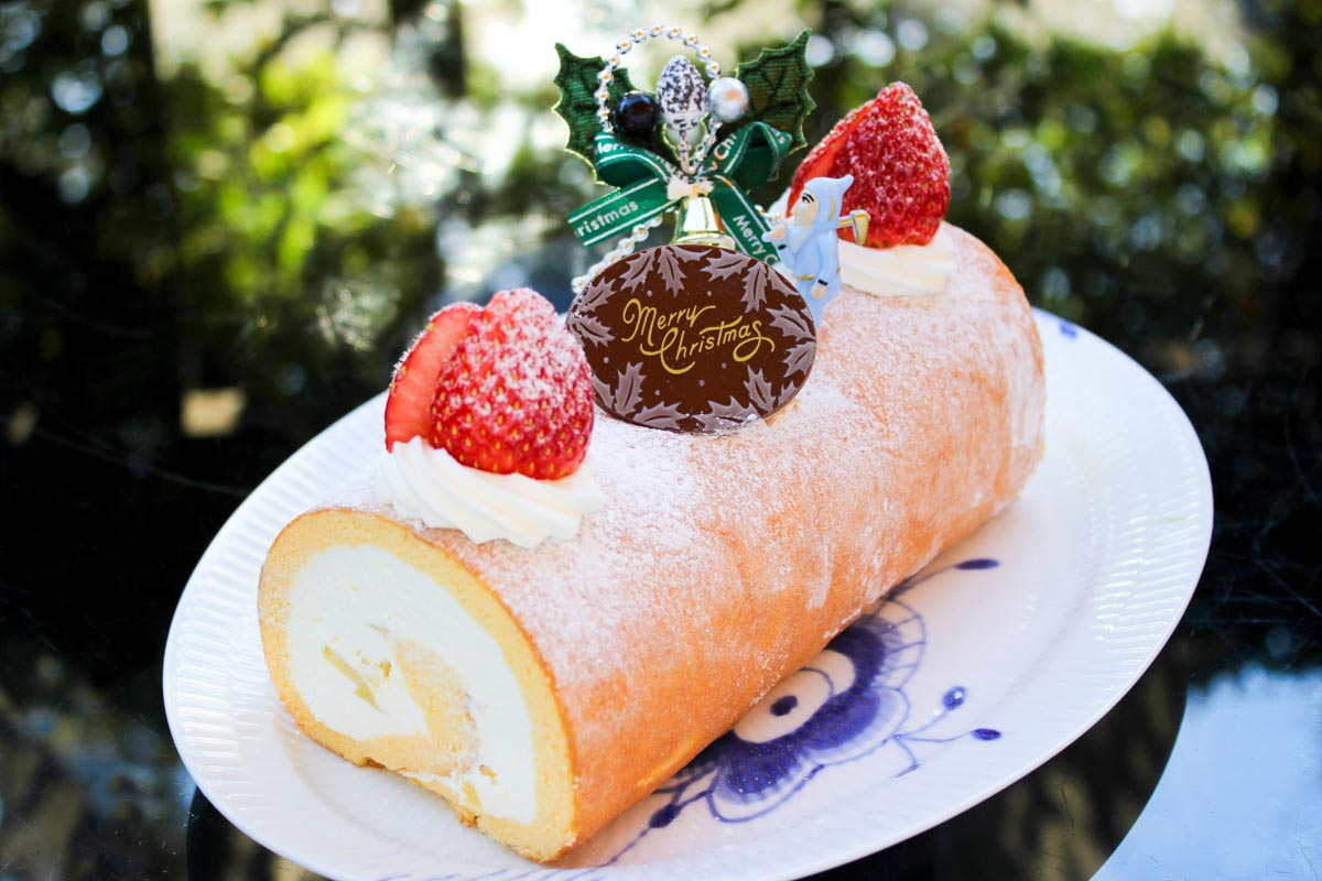 数量限定で予約販売されるHANZ GC特製「Xmasロールケーキ」。価格は2200円　写真：ハンズゴルフクラブ提供
