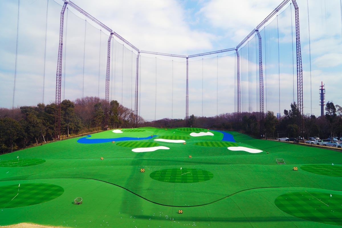 3階建て、全138打席を有するHANZ GOLF CLUBのレンジ　写真：ハンズゴルフクラブ提供