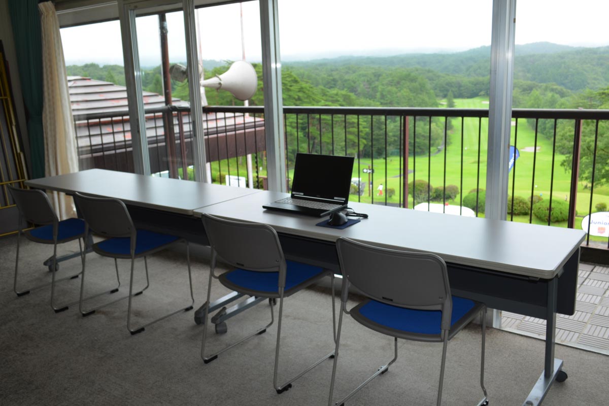 コースを眺めながらデスクワークができる棚倉田舎倶楽部。写真提供:福島県県南地方振興局