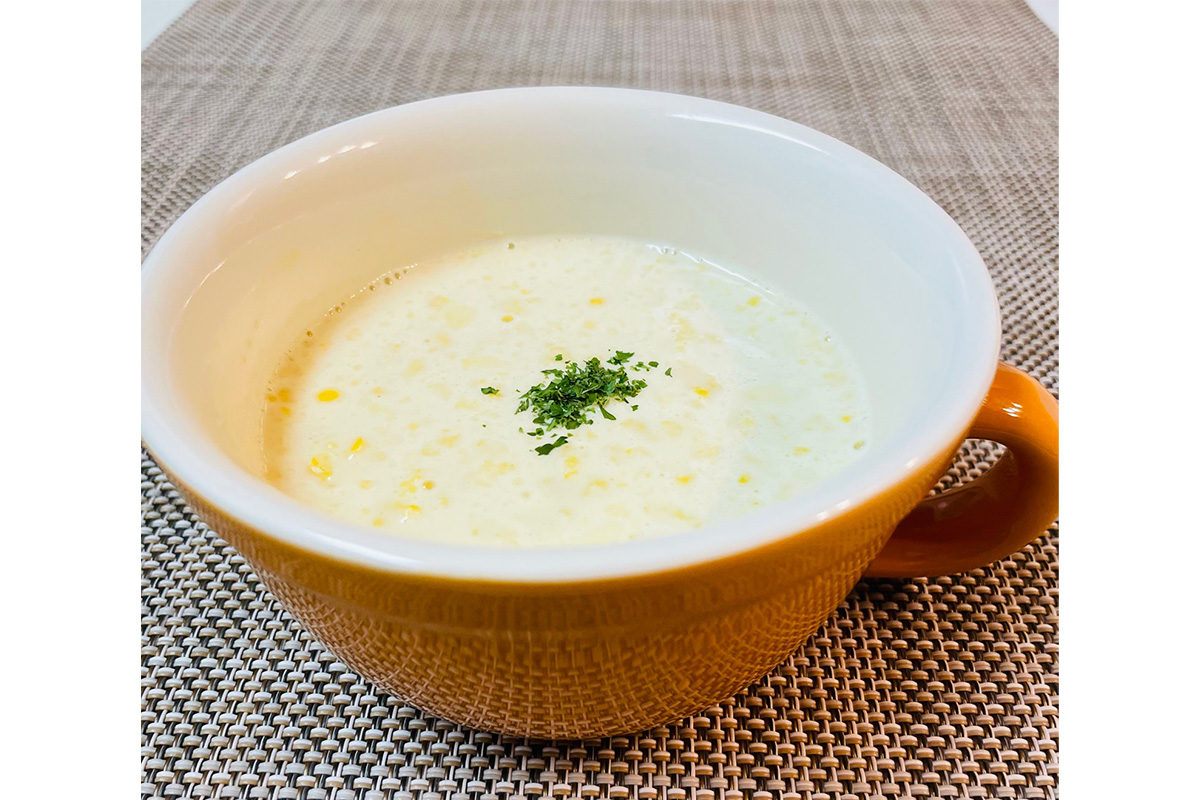 お湯の代わりに豆乳を用いることで栄養満点の朝スープに！　写真提供:こばたてるみ