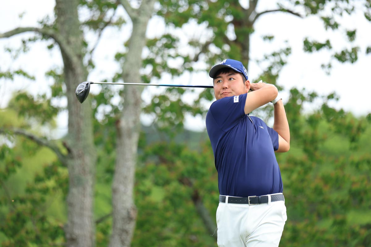 1位通過の杉山知靖　写真：日本ゴルフ協会提供