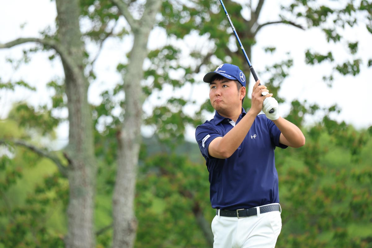 1位通過の杉山知靖　写真：日本ゴルフ協会提供