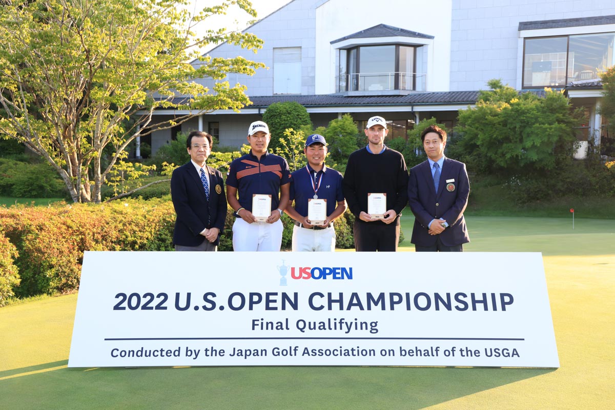 全米オープン出場権を獲得した（左から2人目より）出水田大二郎、杉山知靖、T・シノットの3人　写真：日本ゴルフ協会提供