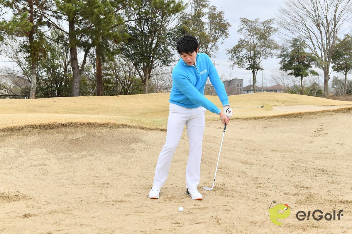 ヘッドを目標に向かって出し続ける打ち方はNG