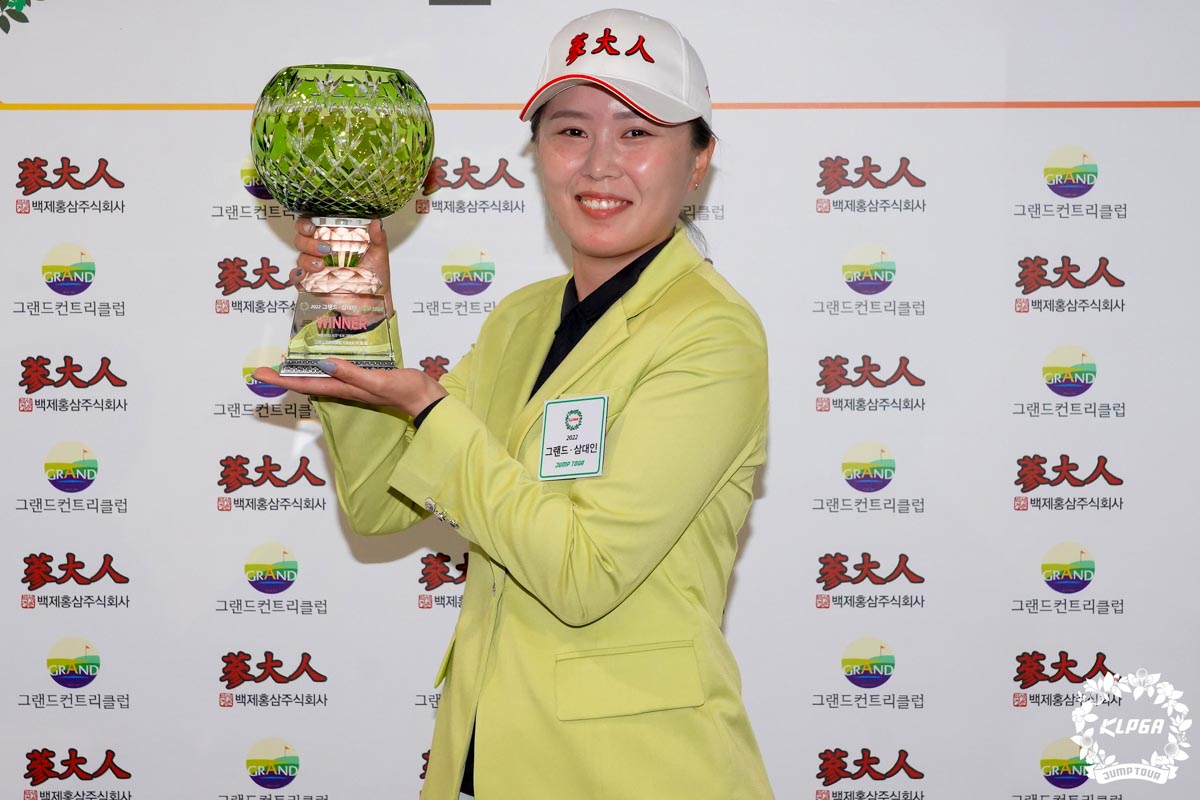 日本人として韓国3部ツアー初優勝の快挙を成し遂げた新武真利　写真：KLPGA提供