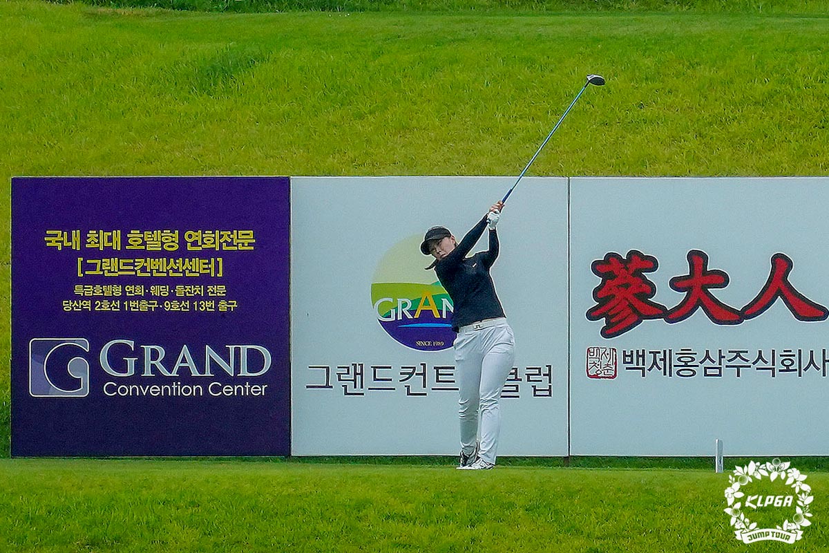 日本人として韓国3部ツアー初優勝の快挙を成し遂げた新武真利　写真：KLPGA提供