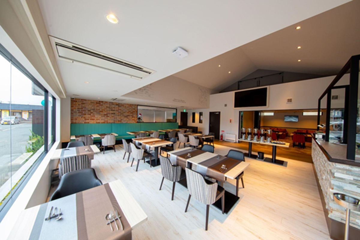 広々とした空間でゆったりと食事を楽しめる。貸し切りパーティにもおすすめ