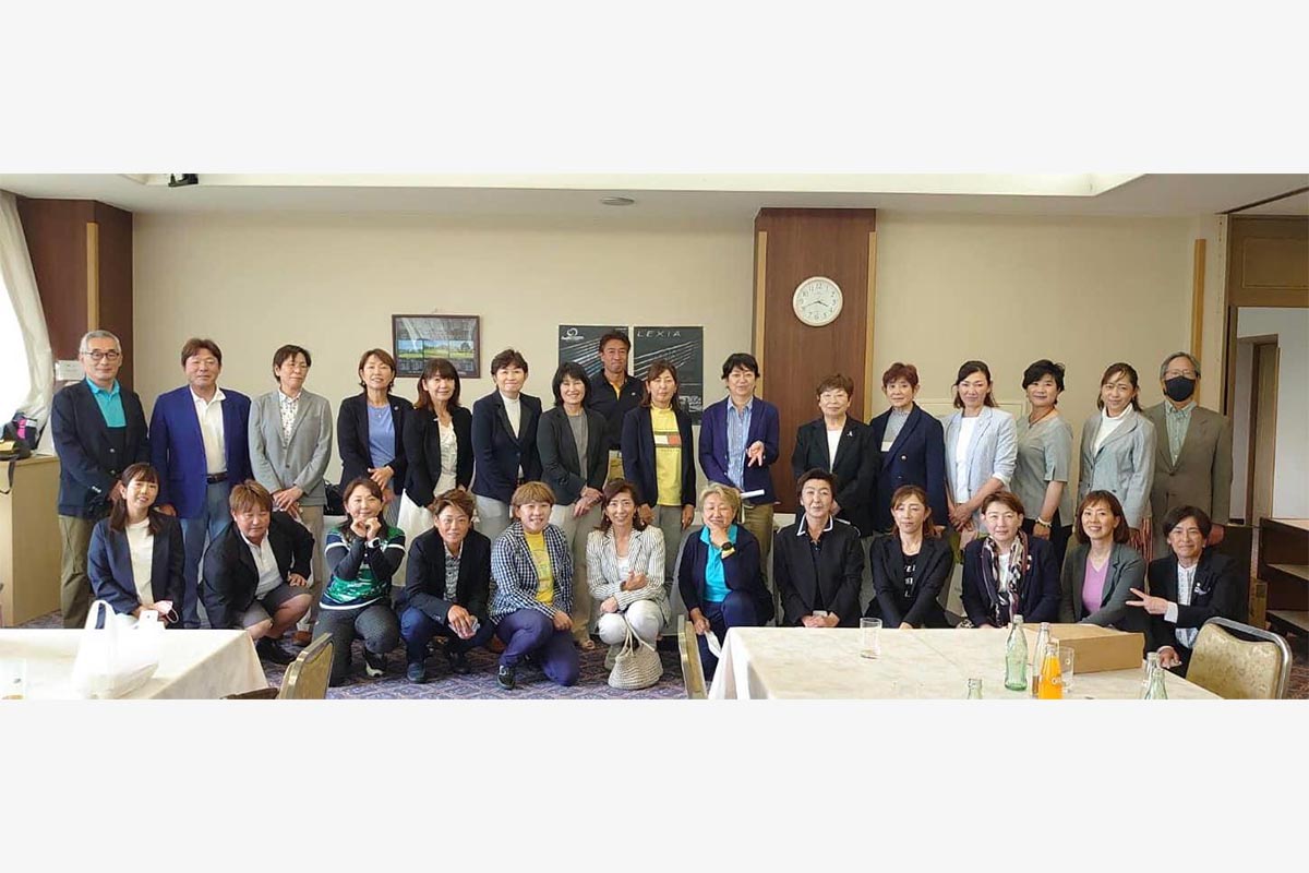 村口の考えに賛同し集まったプロゴルファーたち