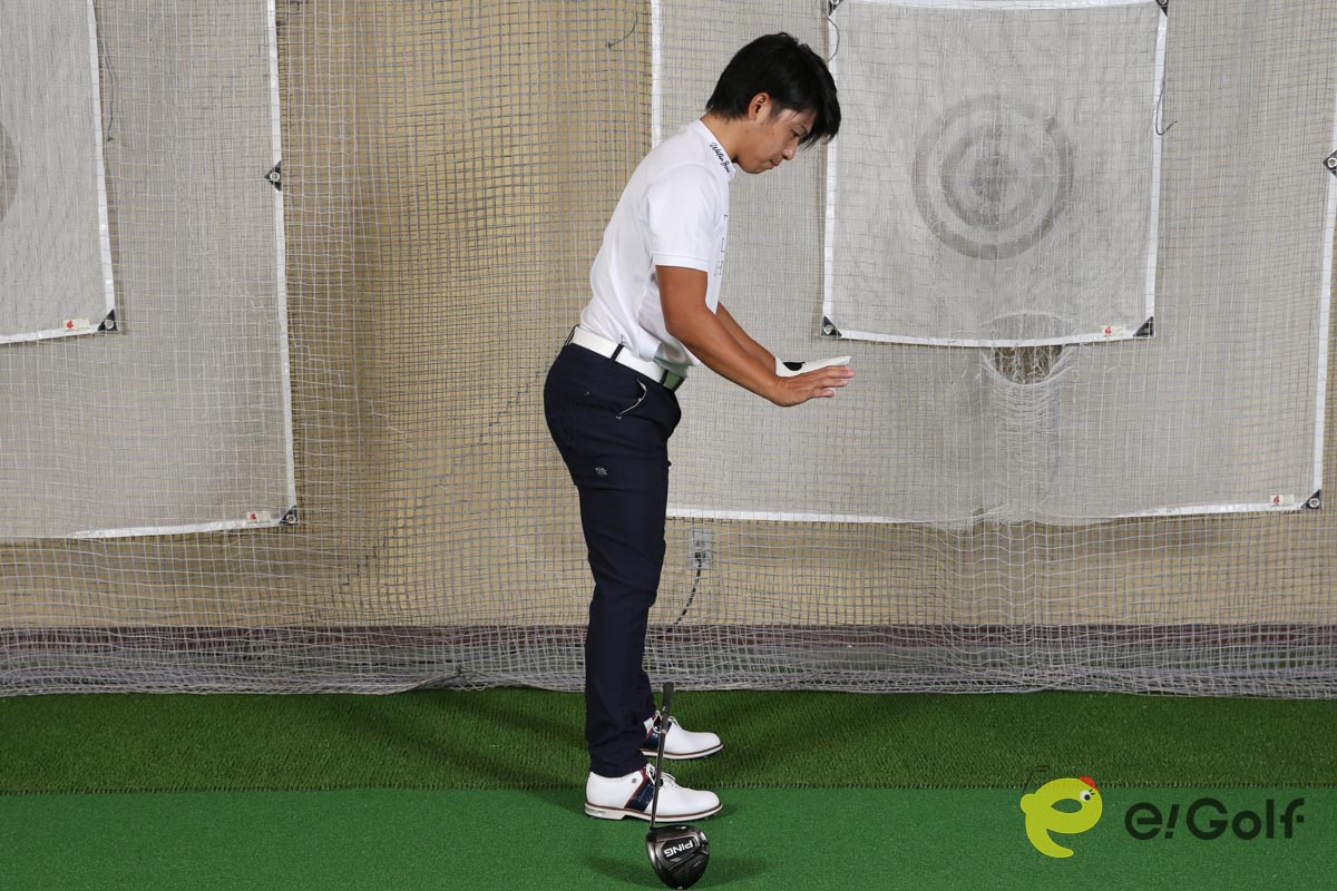 土踏まずのラインを基準にカカト重心かツマ先重心かをチェック