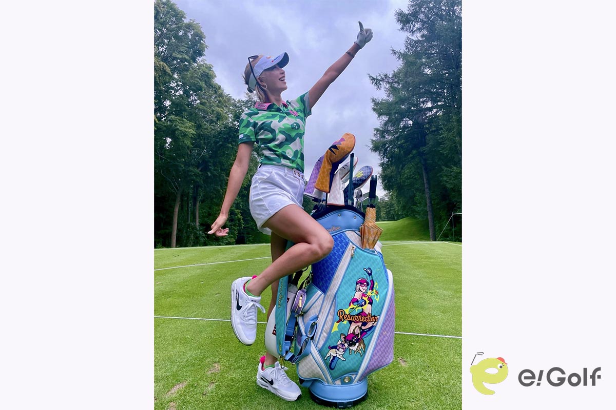 トーナメントではド派手なウエアとバッグで“魅せる”　写真：本人提供