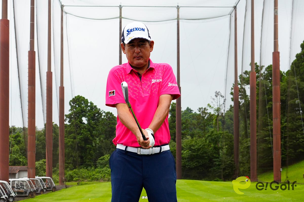 腕に力が入ると上体もリキんでしまう