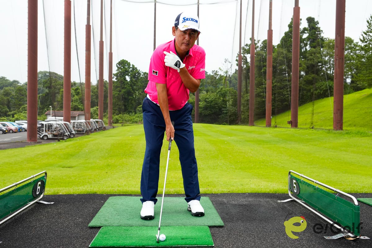 アドレスで右肩が前に出るのはNG