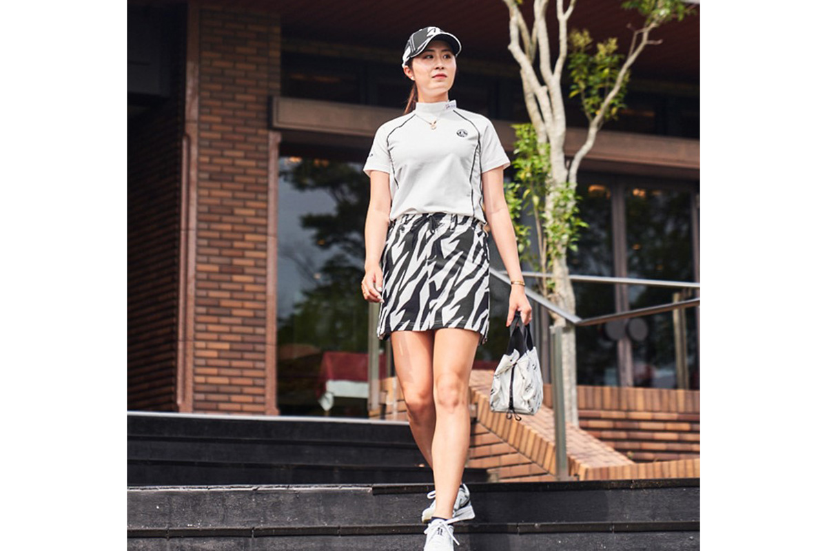 HI-NECK：9900円、SKIRT：1万4300円、CART BAG：9900円（いずれも税込み）