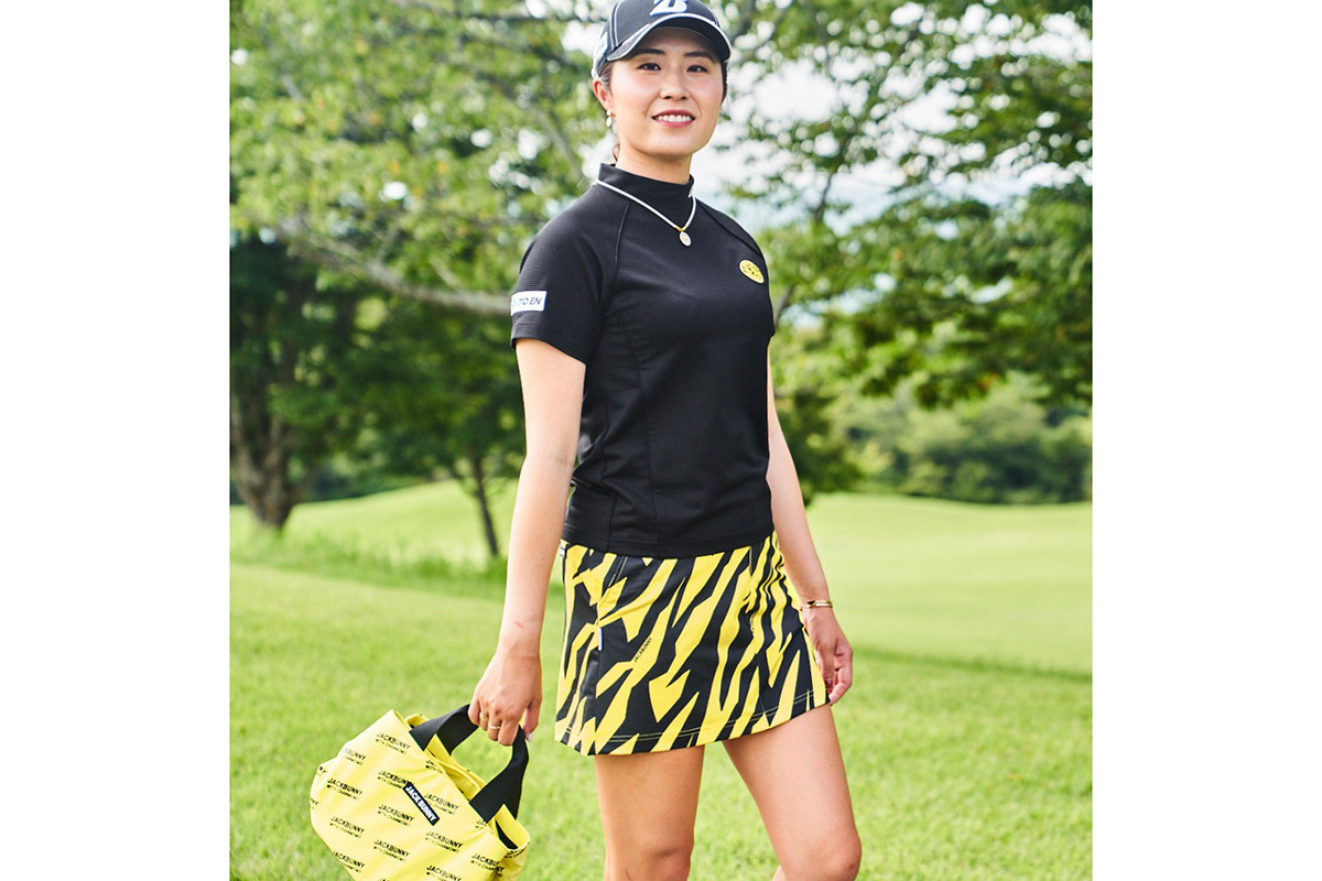 HI-NECK：9900円、SKIRT：1万4300円、CART BAG：9900円（いずれも税込み）