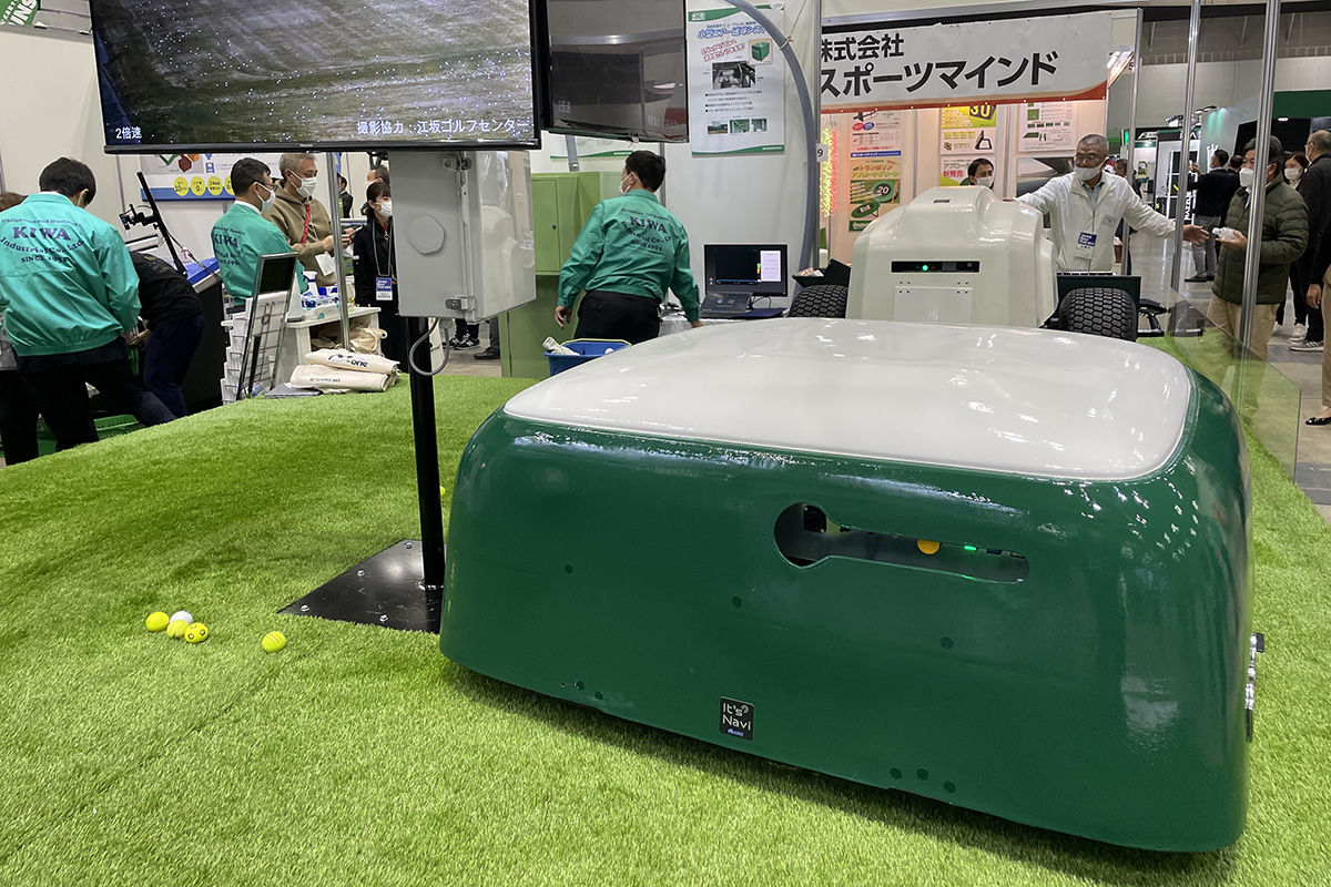 muratec（村田機械）が開発した自律走行式ゴルフボール集球ロボット このような機械を導入しているゴルフ練習場も存在