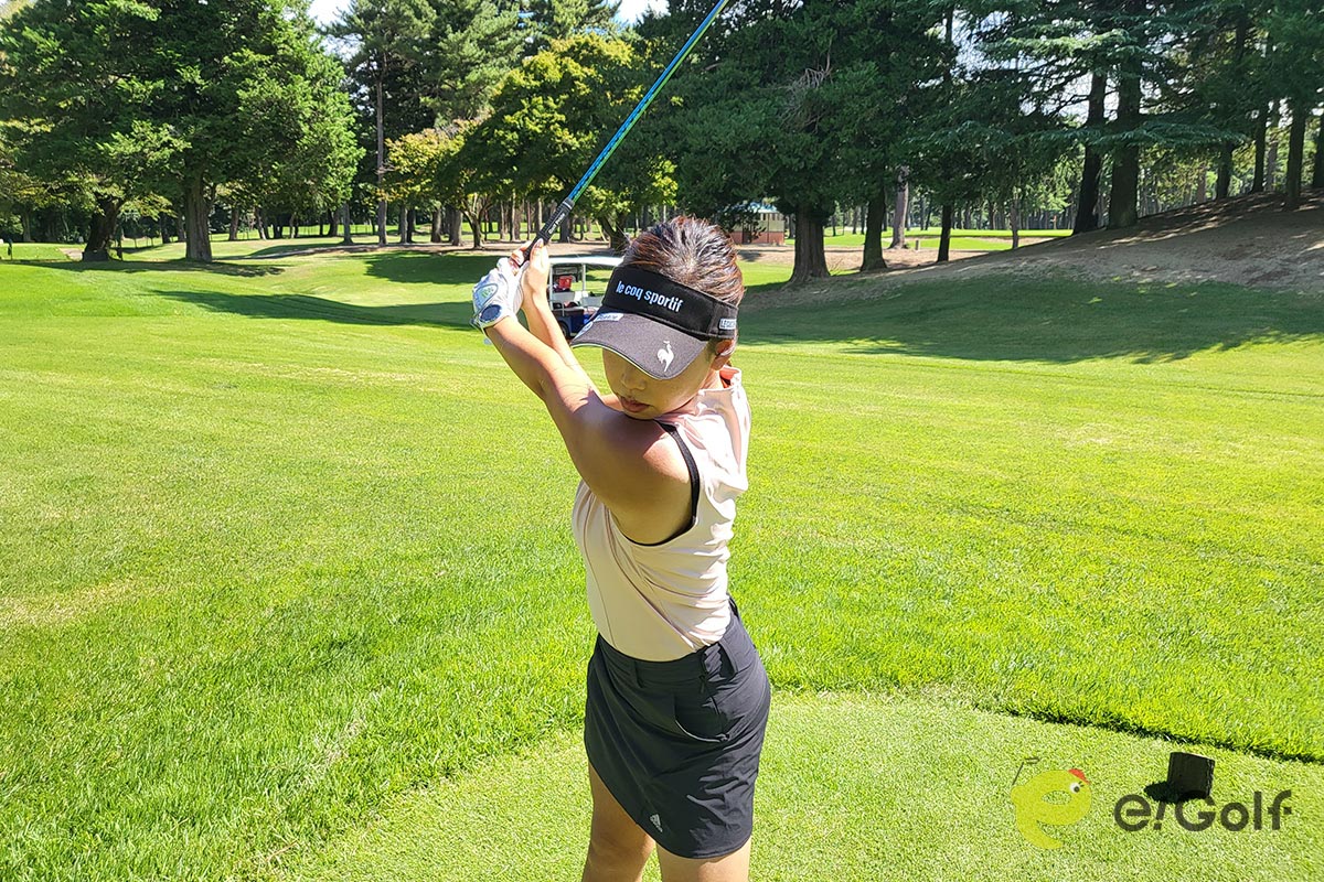 「ELDIO」ドライバー専用モデルを試用しラウンドした、田畑美緒子さん