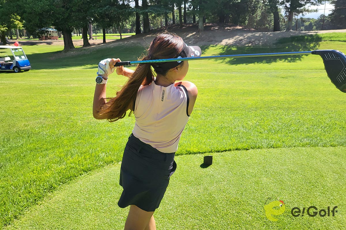 「ELDIO」ドライバー専用モデルを試用しラウンドした、田畑美緒子さん