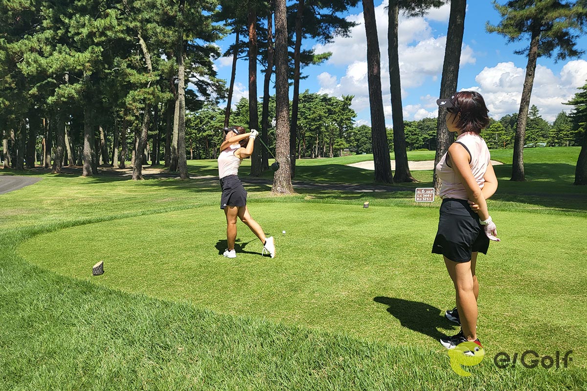 安定したティーショットの連続で、最後まで笑顔でラウンドしていた2人