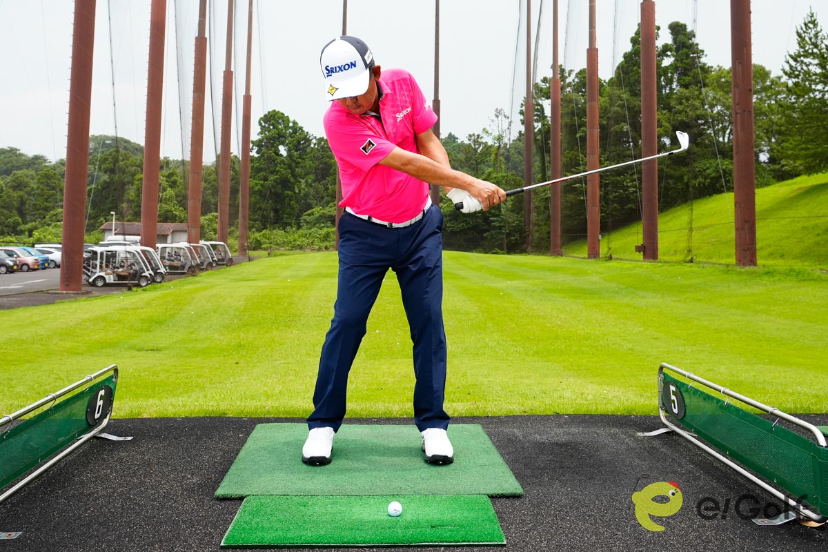 下半身が止まって手打ちになるとクラブが返り過ぎてしまう