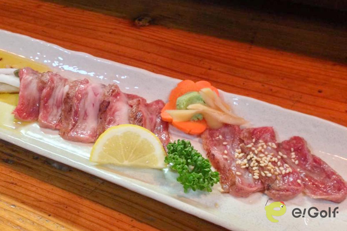 宮古牛レアステーキ仕立て　写真：芝鳥のぶあま