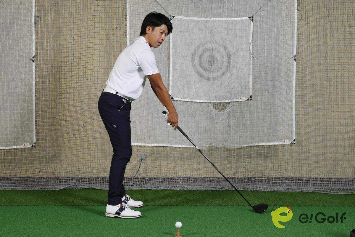 両手が体から離れていても、しっかりと下半身が安定していれば問題ない