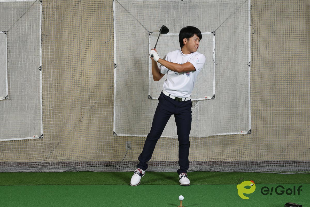 インパクトを意識し過ぎると、上半身が目標方向に突っ込んでしまうので、ヘッドスピードは上がらない