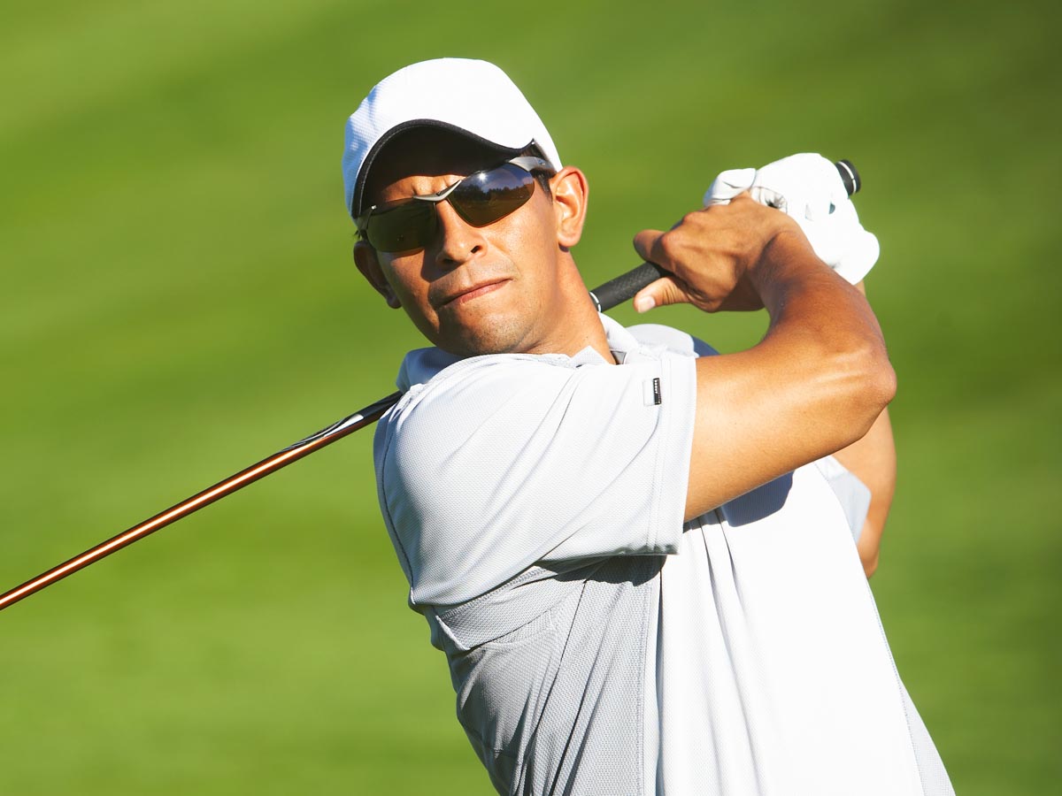 サングラスを着用したうえで、同伴競技者のボールを見ていてあげることが大切　写真:Getty Images