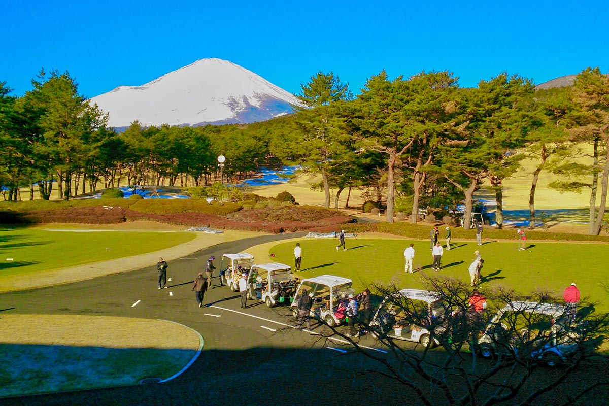 多人数のコンペとなるとコース探しをする幹事さんは大変です　写真：AC