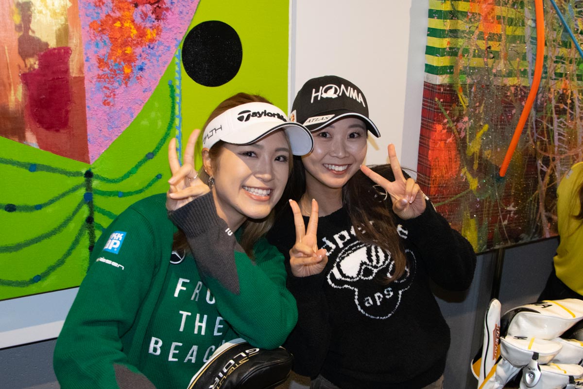 イベントに参加した大西葵（左）と金澤志奈（右）