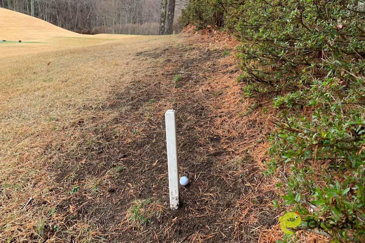 2本のOB杭を結んだラインに少しでも触れていれば「ギリギリ」セーフ