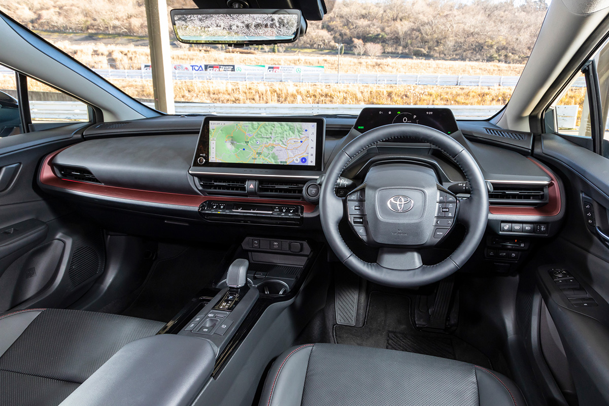 新型「プリウス」 室内空間