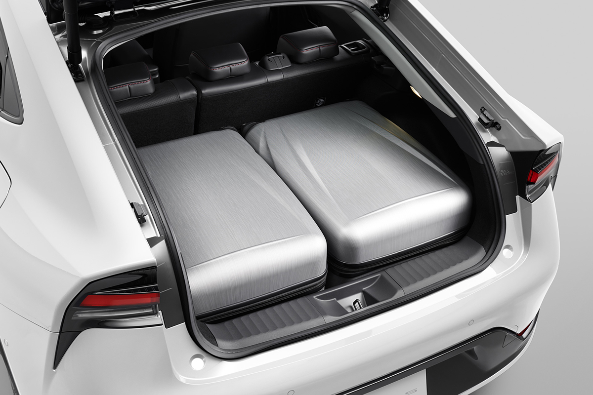 新型「プリウス」 ラゲージ