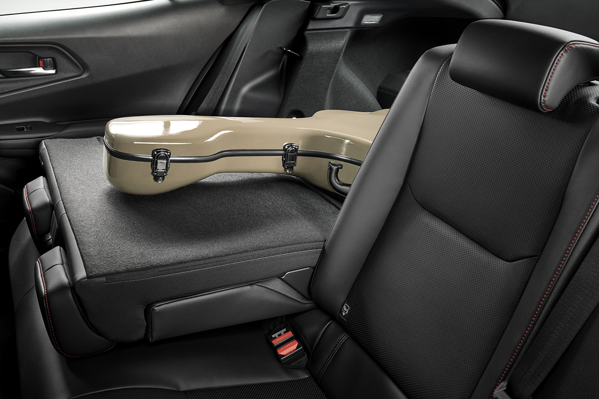 新型「プリウス」 室内空間