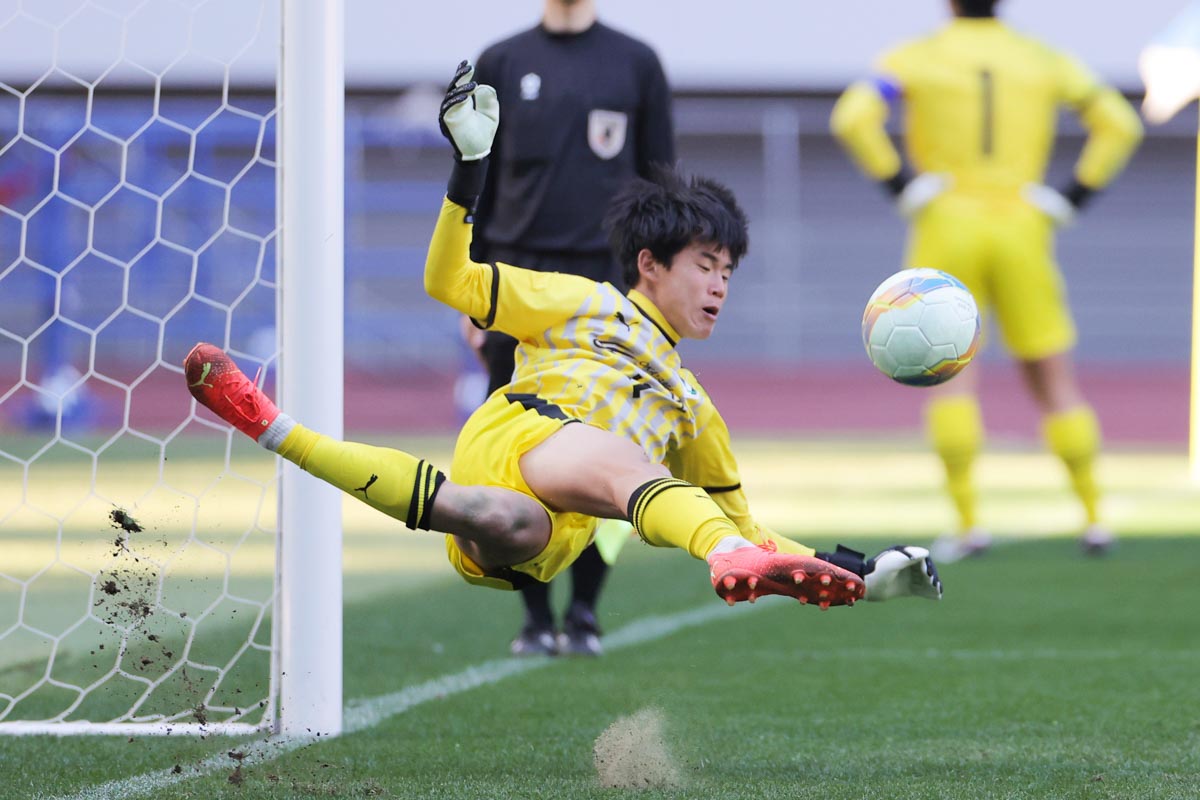 医師の処方に従って薬を服用する