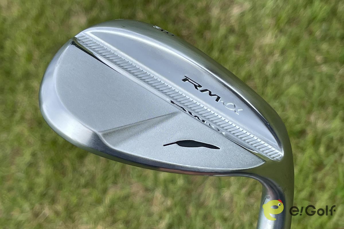 ツアーモデルっぽい形状のバックフェースがカッコいい「RM-α（アールエム アルファ）」