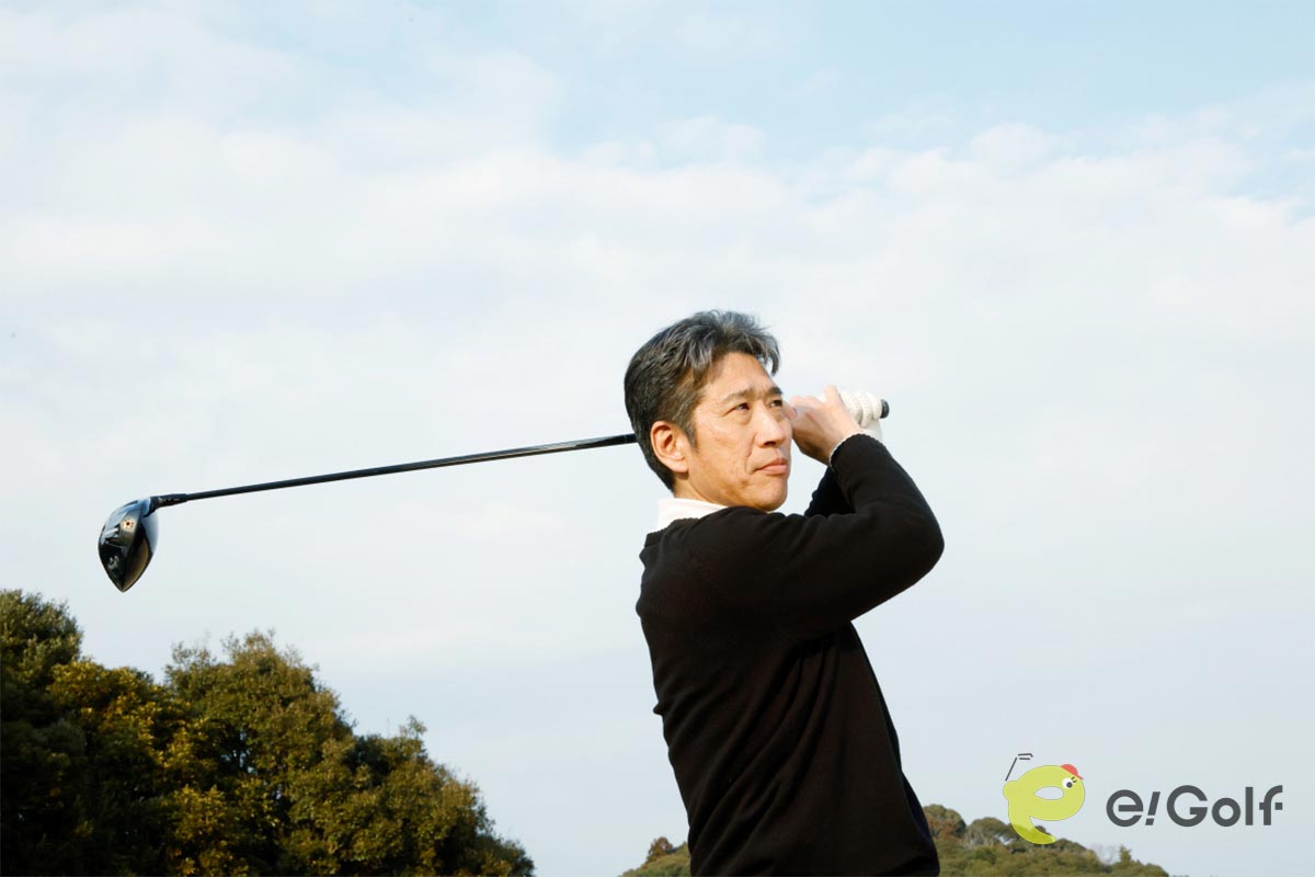 飛ばし屋、野口さんが低スピンモデルの「パラダイム トリプルダイヤモンド」を打ってみると……　写真：田辺直喜