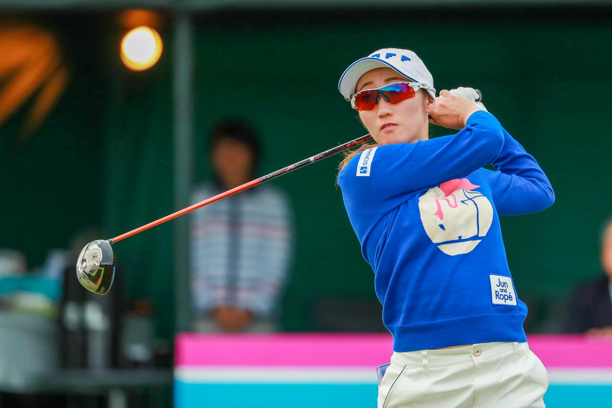 2016年の開幕戦ダイキンオーキッドレディスでプレーする飯島茜　写真：Getty Images