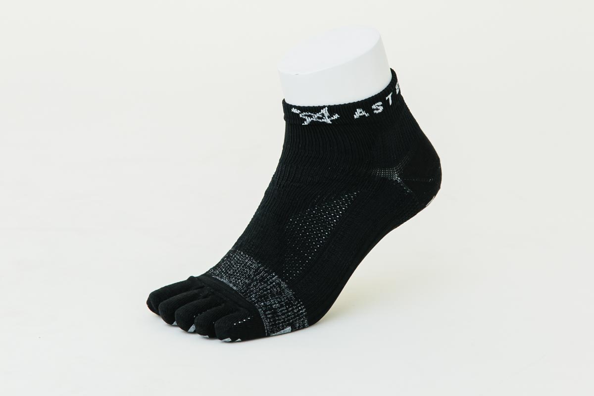 ASTEN ゴルフ用ソックス「イーグルグリップ」（ブラック、3300円・税込み）