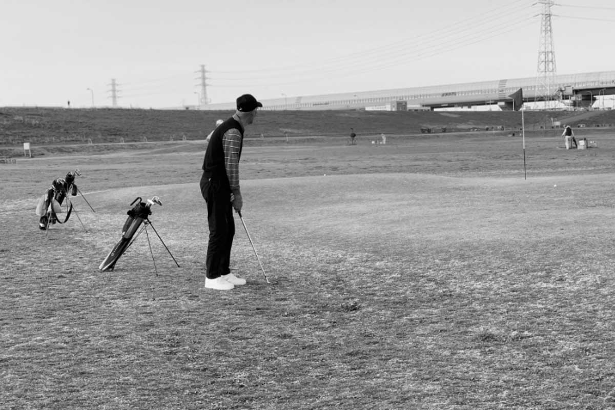 他人の迷惑を一切考えない「退場」ゴルファーたちがショートコースにはいる。いくらベテランゴルファーだったとしても彼らの所作やマナーをマネしてはいけない