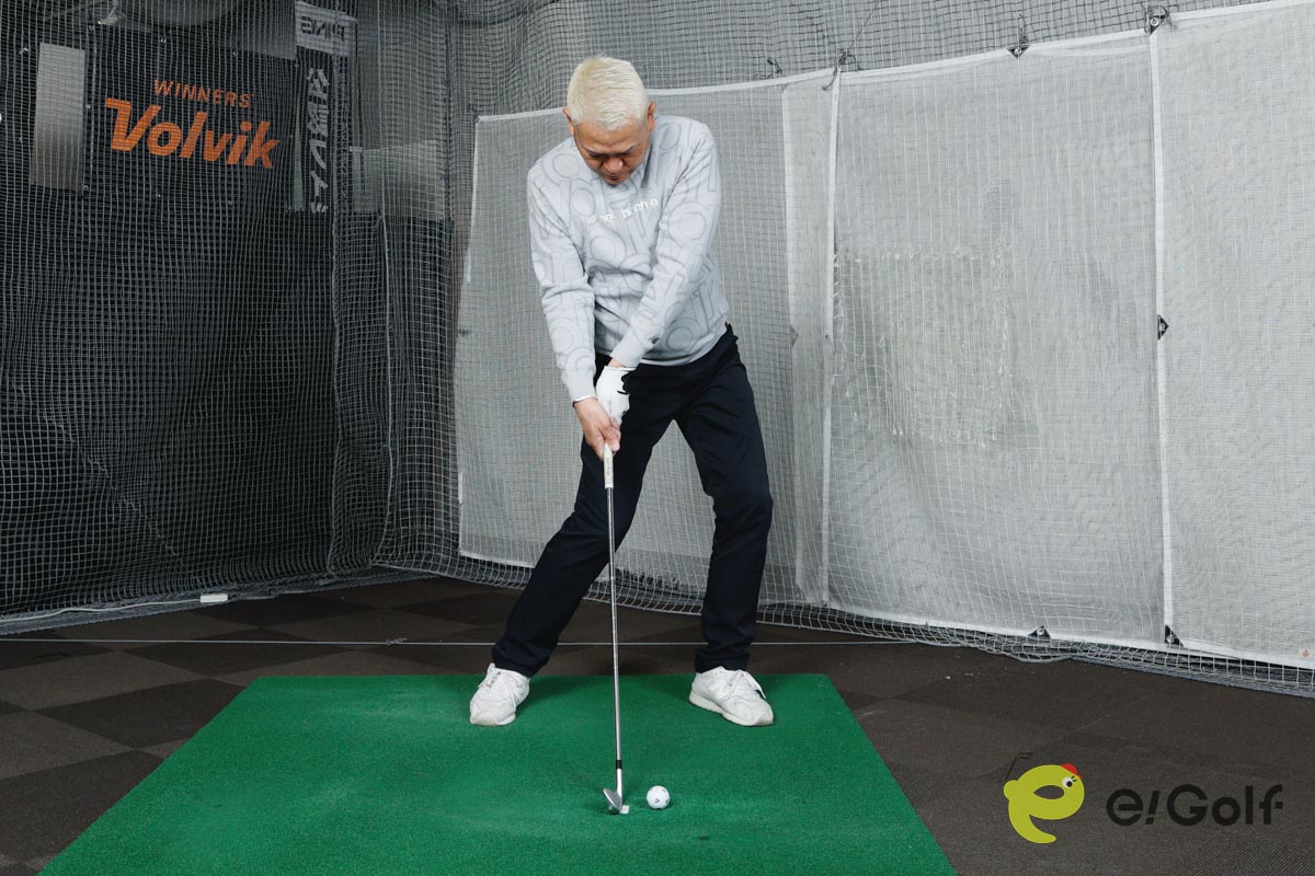 アーリーリリースや軸がブレていると、ヘッドがボールの手前に落ちてダフってしまう