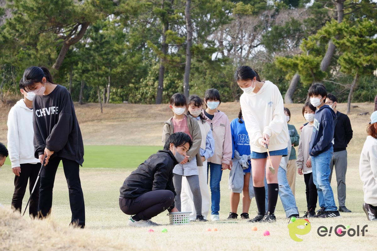 〈茅ヶ崎市 卒業記念「Special Days」 in GDO茅ヶ崎ゴルフリンクス〉での浜須賀小の児童たち