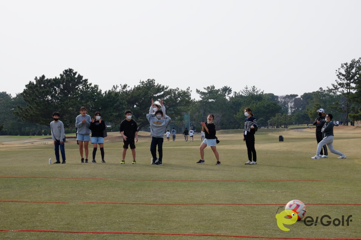〈茅ヶ崎市 卒業記念「Special Days」 in GDO茅ヶ崎ゴルフリンクス〉での浜須賀小の児童たち