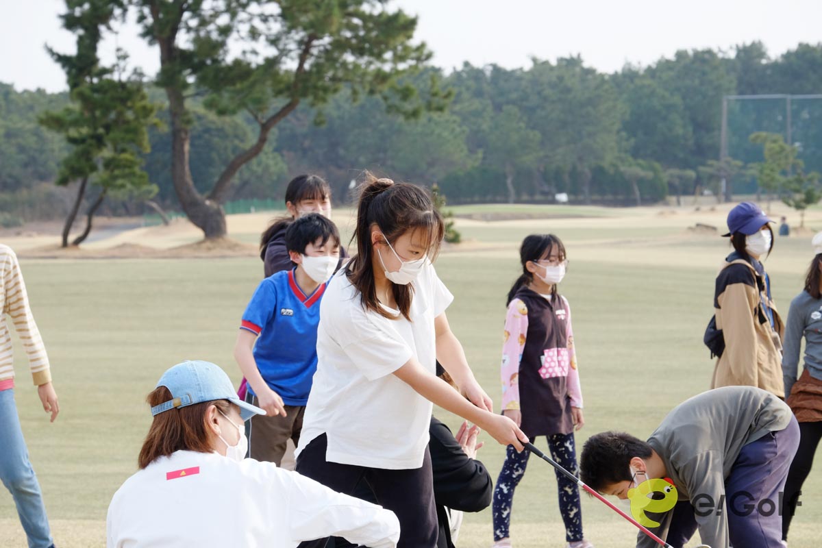 〈茅ヶ崎市 卒業記念「Special Days」 in GDO茅ヶ崎ゴルフリンクス〉での浜須賀小の児童たち