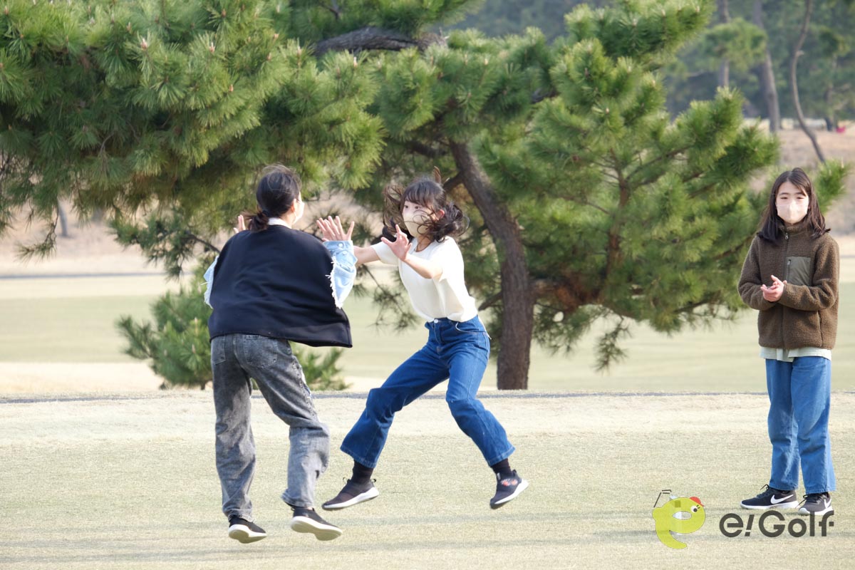 〈茅ヶ崎市 卒業記念「Special Days」 in GDO茅ヶ崎ゴルフリンクス〉での浜須賀小の児童たち