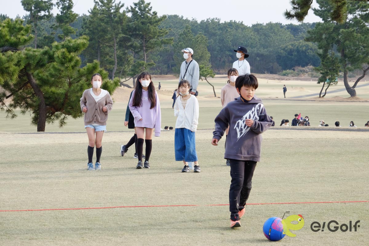 〈茅ヶ崎市 卒業記念「Special Days」 in GDO茅ヶ崎ゴルフリンクス〉での浜須賀小の児童たち