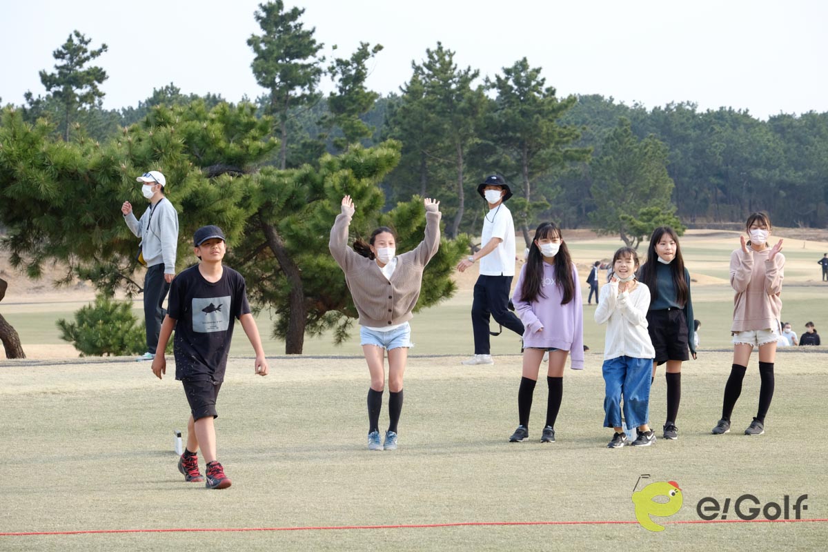〈茅ヶ崎市 卒業記念「Special Days」 in GDO茅ヶ崎ゴルフリンクス〉での浜須賀小の児童たち
