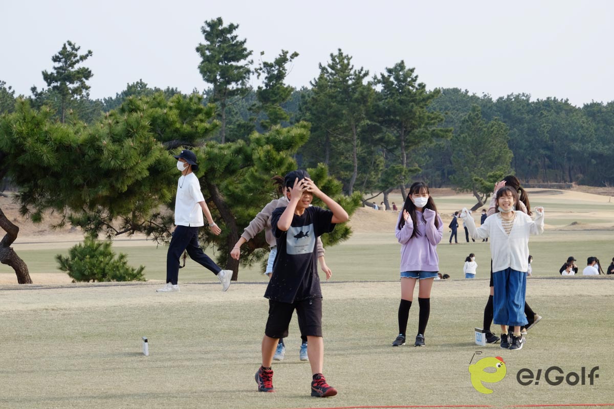 〈茅ヶ崎市 卒業記念「Special Days」 in GDO茅ヶ崎ゴルフリンクス〉での浜須賀小の児童たち